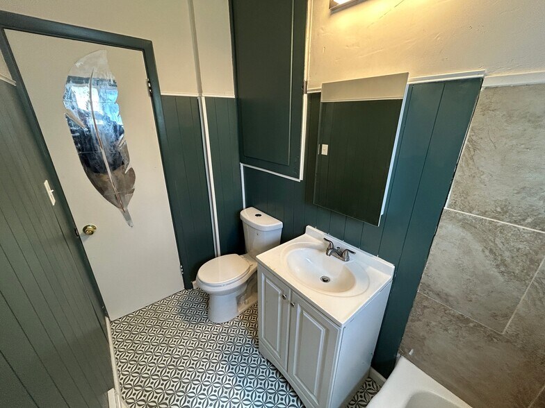 Building Photo - 3430 E 73rd St