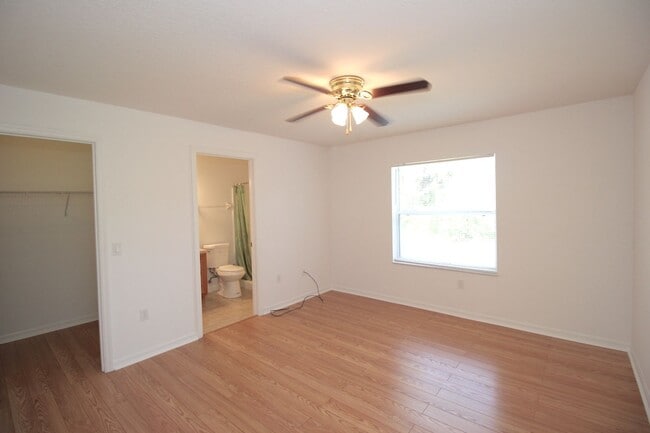 Building Photo - Roomy 3 Bed 2 Bath Screened Lanai Home for Rent in Pine Lakes