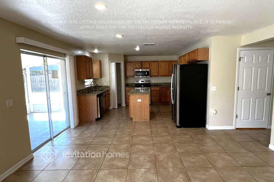 Building Photo - 2553 SW Grotto Cir