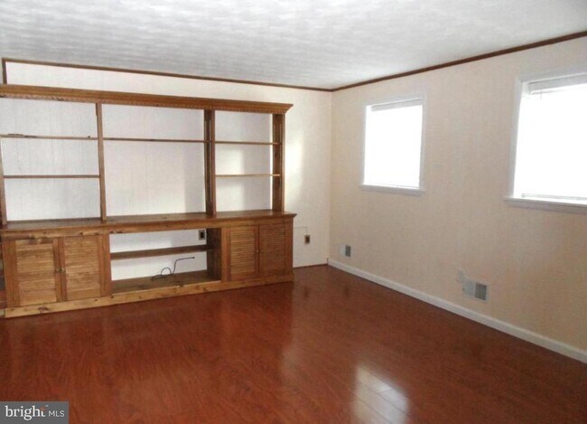 Building Photo - 9400 Tiller Dr
