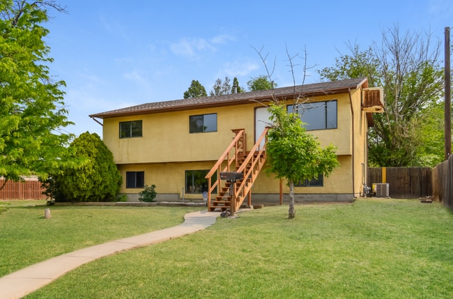 Building Photo - 603 W Routt Ave