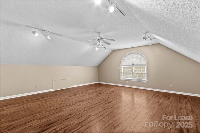 Building Photo - 4522 Long Cove Dr