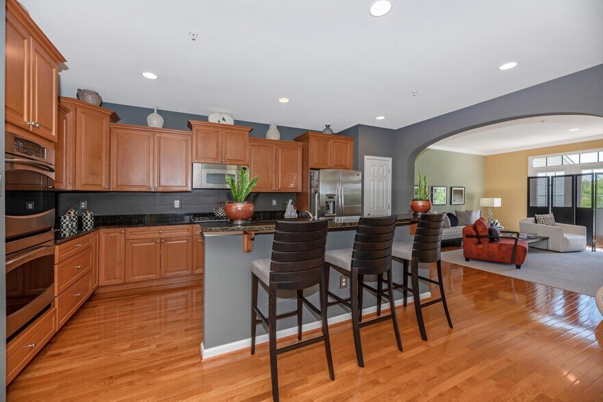 Kitchen Gas Range - 2507 Mill Race Rd