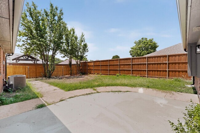 Building Photo - 3701 University Dr