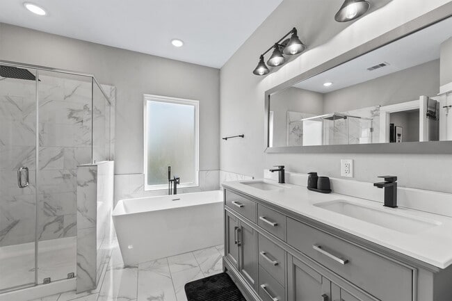 Building Photo - 6704 Parker Grv Ln