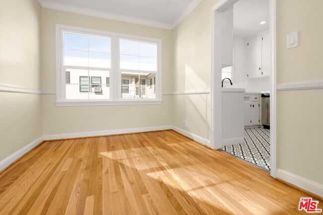Building Photo - 405-404 Shirley Pl