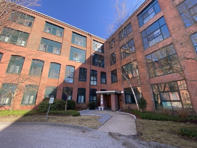Building Photo - 150 Rumford Ave