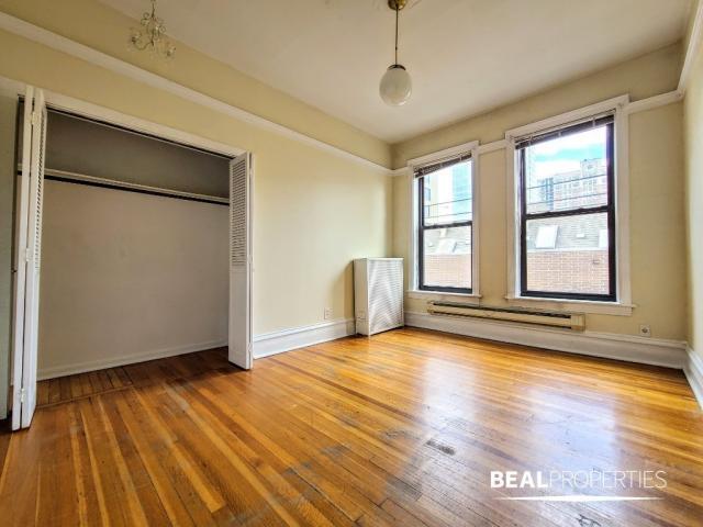 Building Photo - 2 bedroom in CHICAGO IL 60610