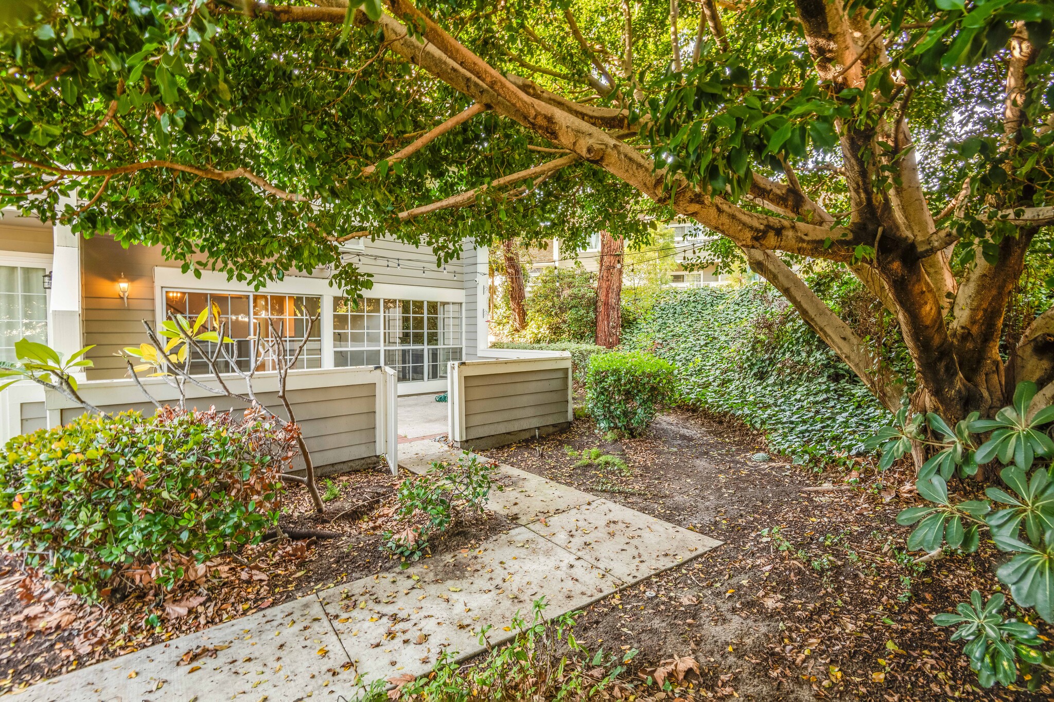 Building Photo - 470 Providence Ct