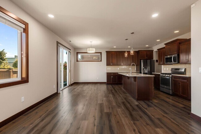Building Photo - Modern Bothell Home in Kingsbury Community