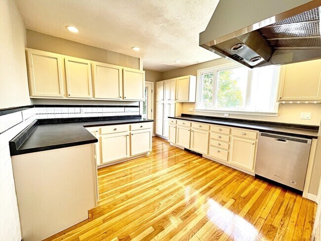 Building Photo - 15 Puritan Rd