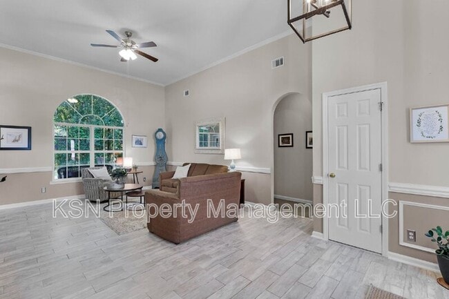 Building Photo - 121 Tappan Zee Dr