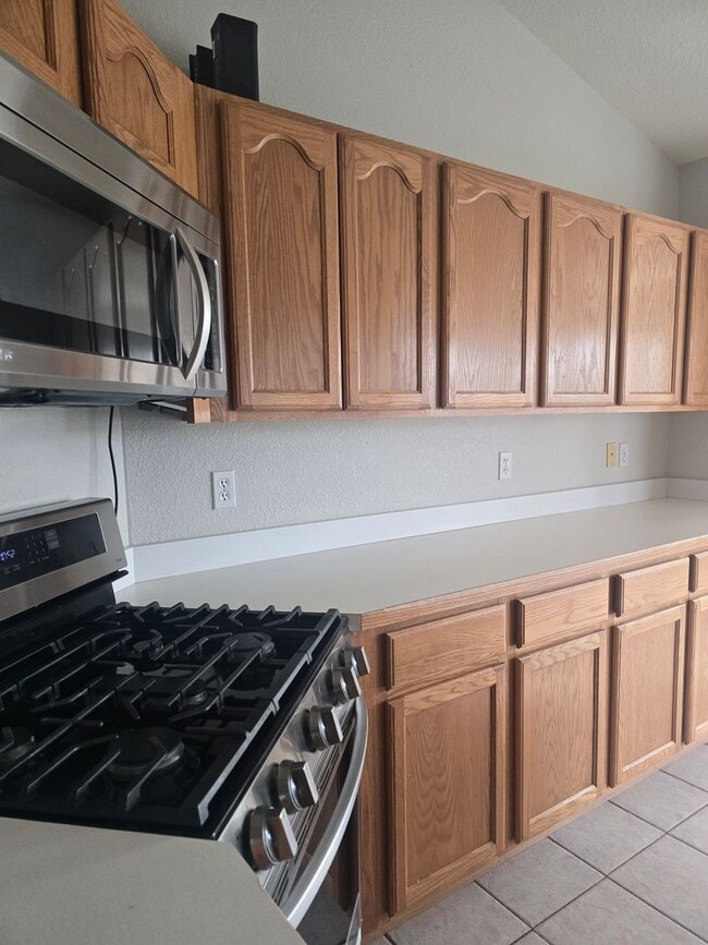 Building Photo - Beautiful 3 bed 2 bath