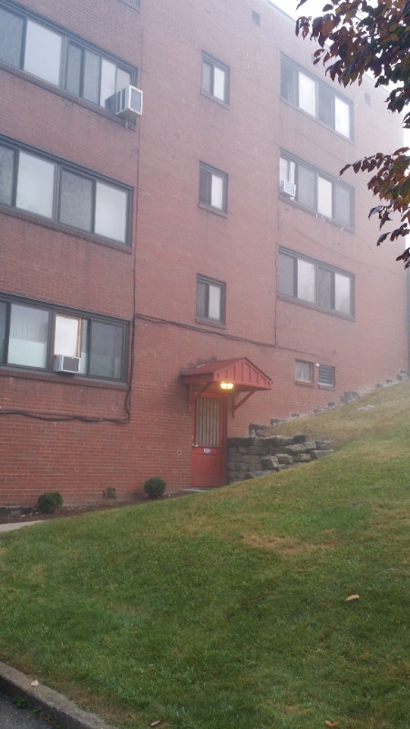 Building Photo - 1 Glen Elm Dr