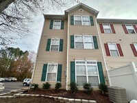 Building Photo - End-Unit 3BR Townhome Minutes to NCSU, Downtown & Crossroads