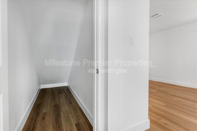 Building Photo - 820 Sunflower Trl