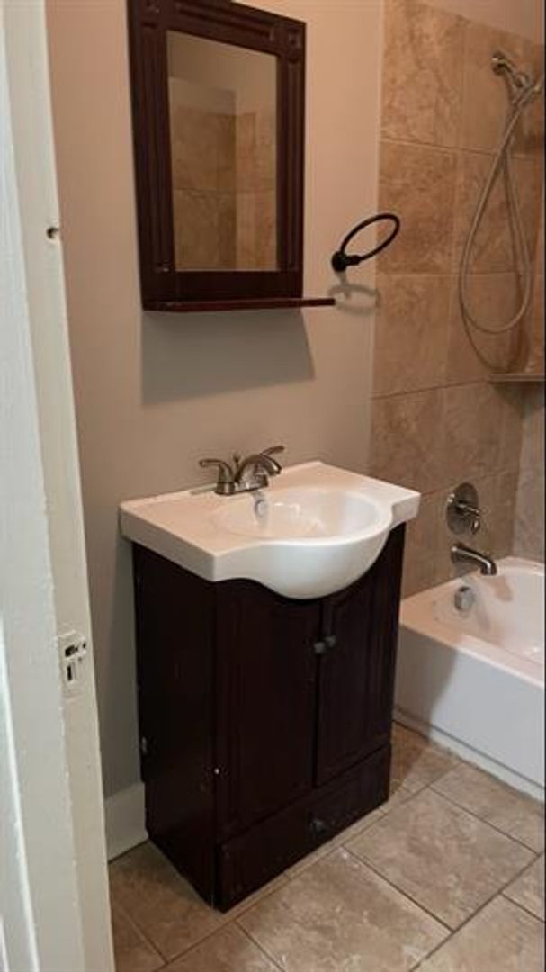 Building Photo - Charming 3-Bedroom Home in Memphis-Spaciou...