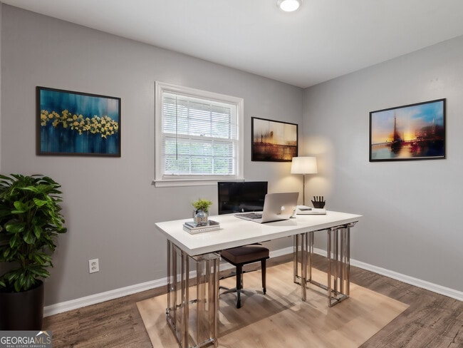 Building Photo - 836 Oakdale Dr