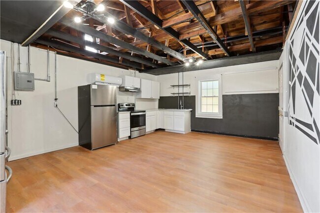 Building Photo - 1512 Flat Shoals Rd