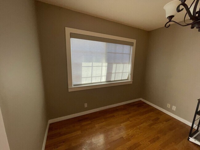 Building Photo - Spacious house with Skylights, Hardwood floors, Family room and Gardener
