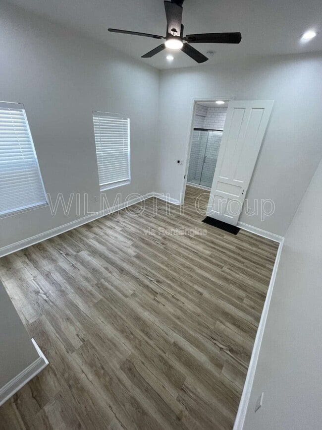 Building Photo - 1126 Villa Ave