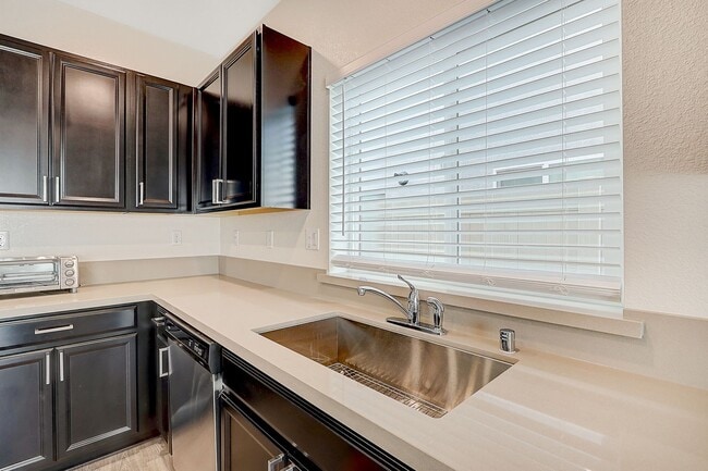 Building Photo - 4 YEARS NEW, FULLY FURNISHED 4 BEDROOM, 2....