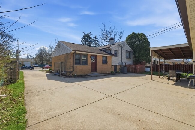 Building Photo - 1506 W Palm Dr