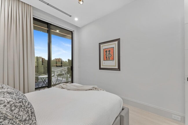 Building Photo - 220 S Swinton Ave