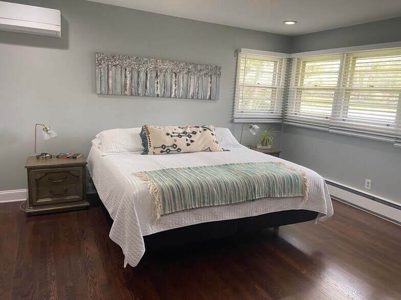 Master Suite - 3300 Decker Pl