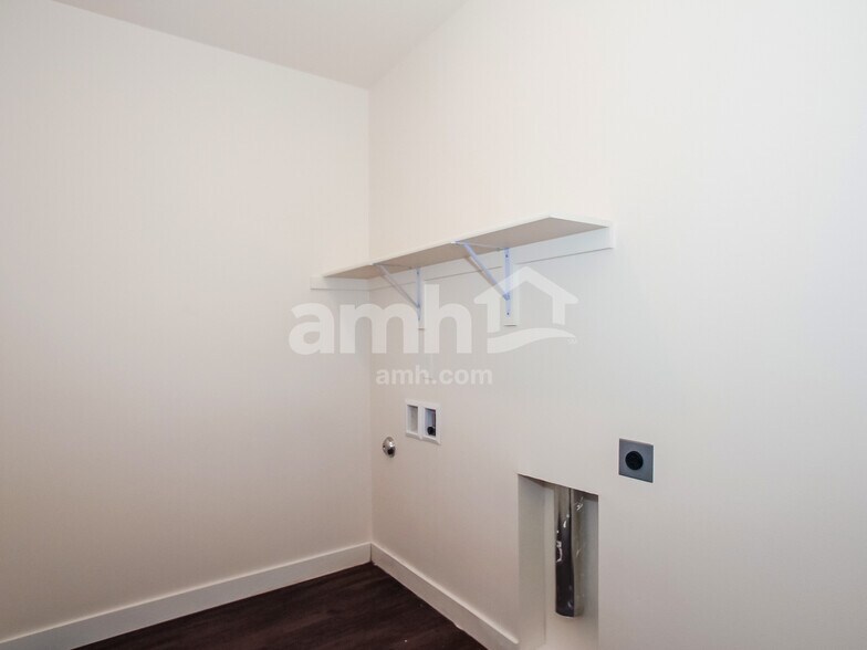 Building Photo - 7724 Verona Lp SW
