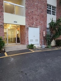 Building Photo - 2424 SE 17th St