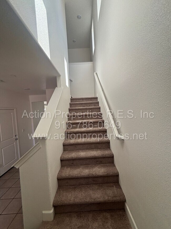 Building Photo - 1611 Lion St