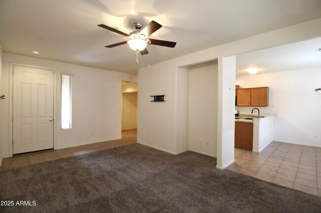 Building Photo - 2600 E Springfield Pl