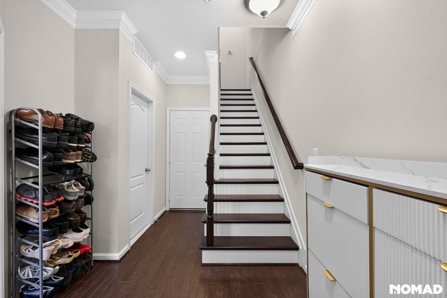 Building Photo - 817 Fair Winds Way