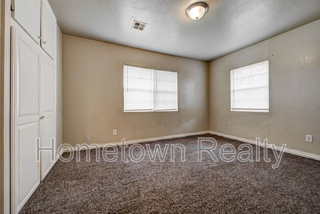 Building Photo - 1506 NE 43rd St