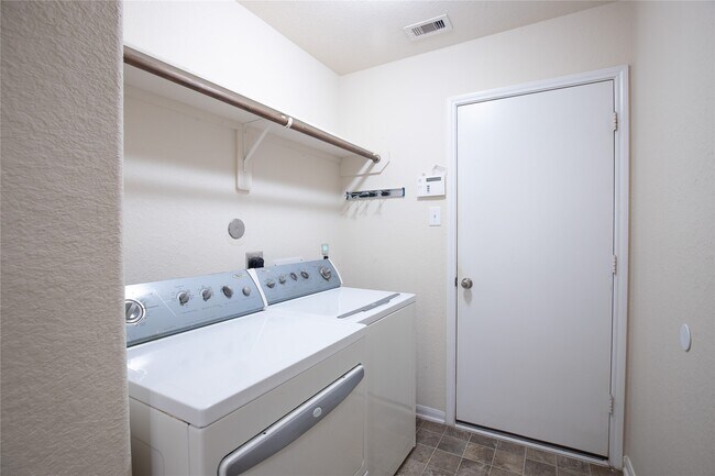 Building Photo - 15007 Miller Meadows Ln