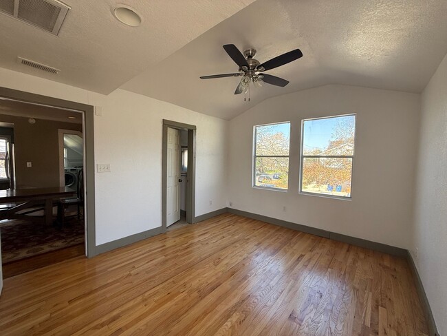 Building Photo - 1822 W 35th St