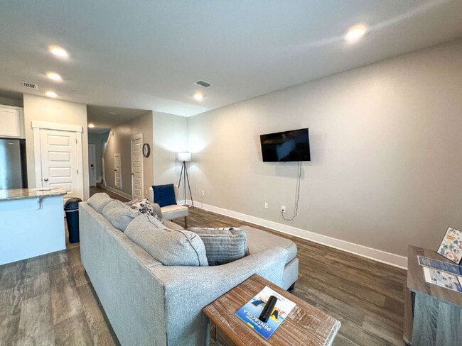 Building Photo - 1508 Farragut Way