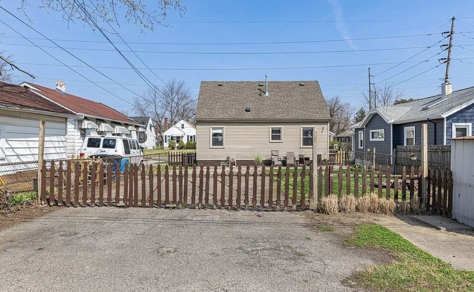 Building Photo - 2112 Patterson Rd
