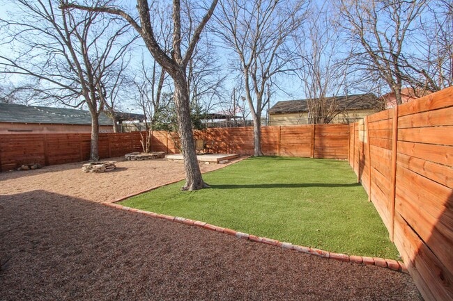 Building Photo - RENOVATED 3-BEDROOM HOME IN BEACON HILL