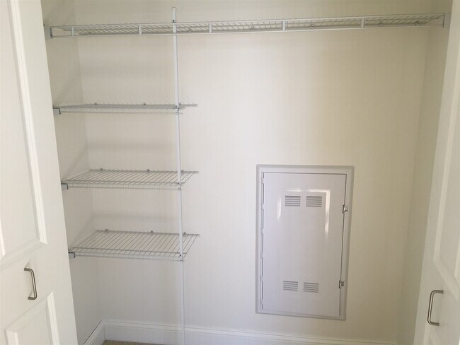 Building Photo - 875 Elm St