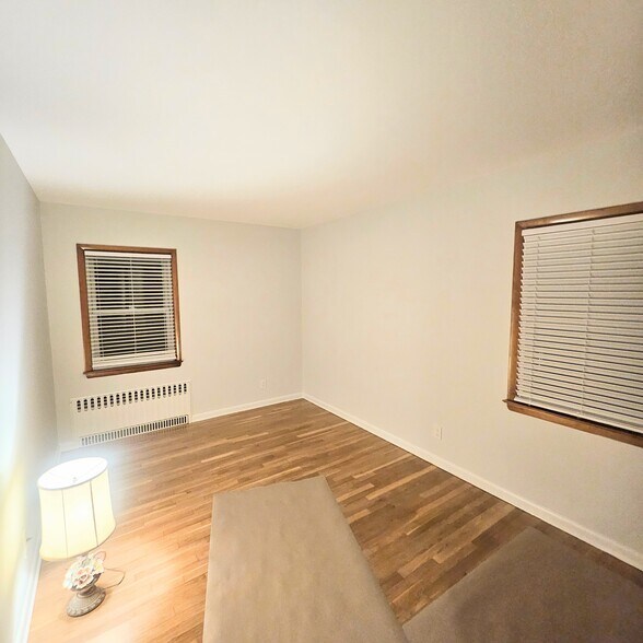 DEN/OFFICE - 109 Rockwell St