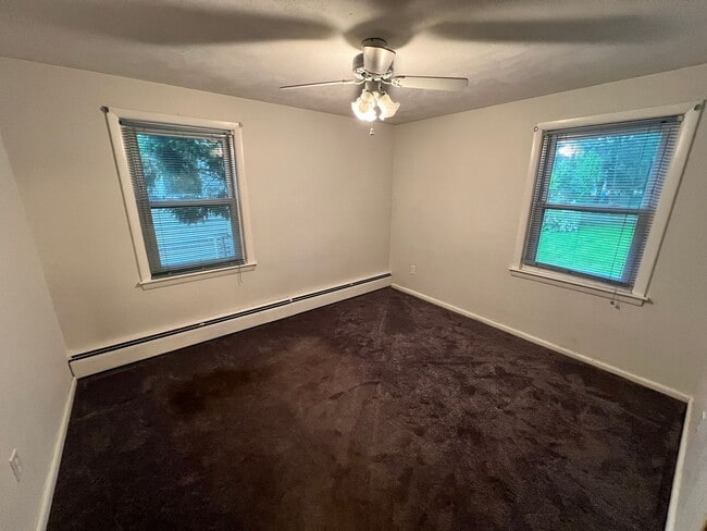 Building Photo - Single Family Home for Rent in Longmeadow!