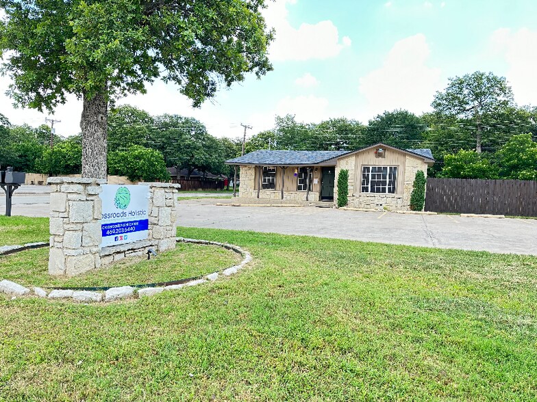 Primary Photo - 1220 Brown Trail