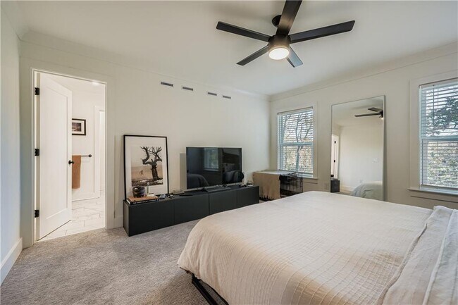 Building Photo - 568 Avondale Pk Cir