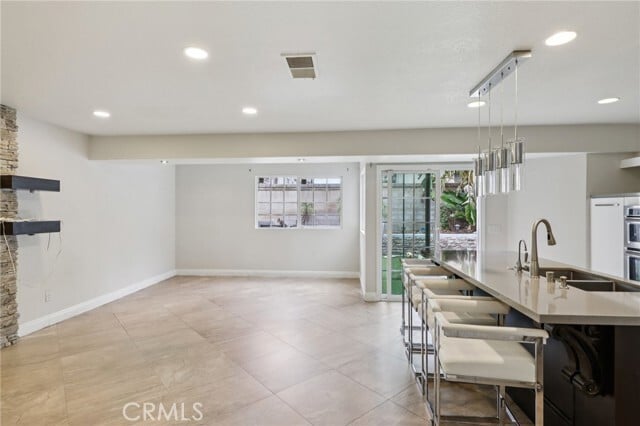 Building Photo - 7480 Addison Rd