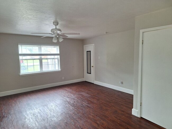 Building Photo - 8430 Birchcroft Dr