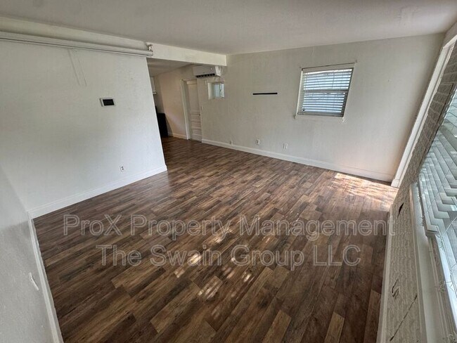 Building Photo - 1246 31st St NW