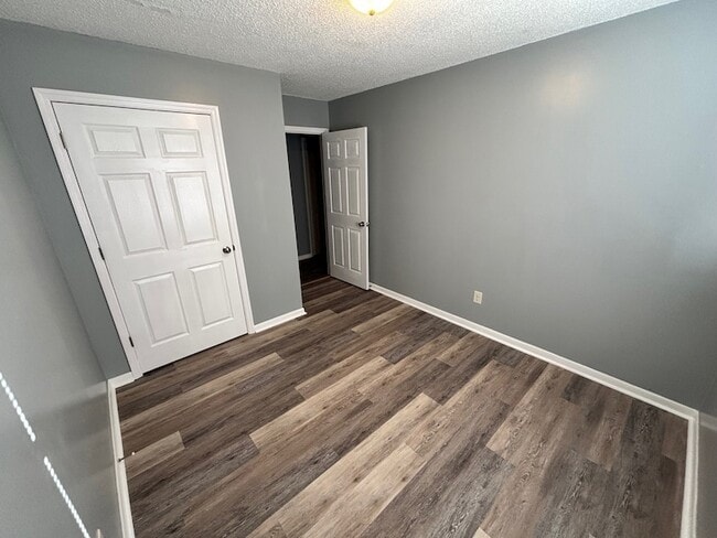 Building Photo - 3415 Meadow Ct