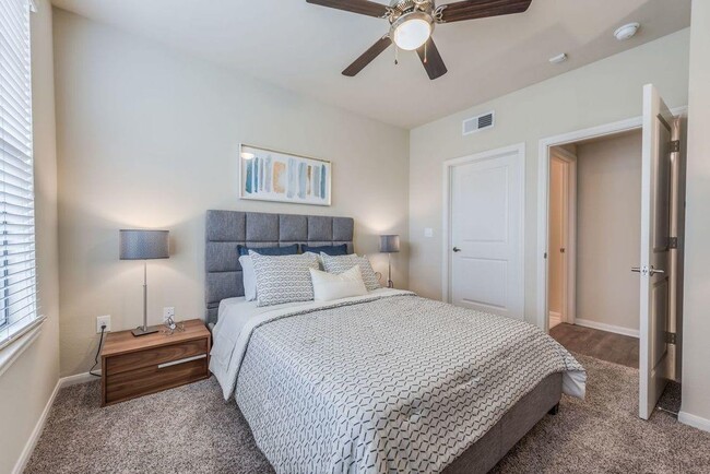 Building Photo - Heights West 11th